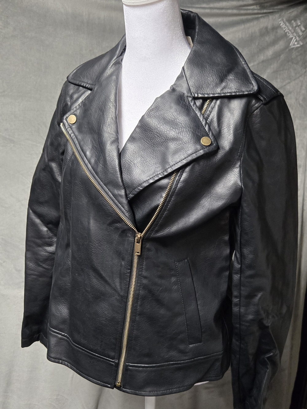 0Universal Thread Black Leatherette Zip Moto Jacket